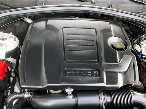 Used 2018 Jaguar F-PACE R-Sport image 32