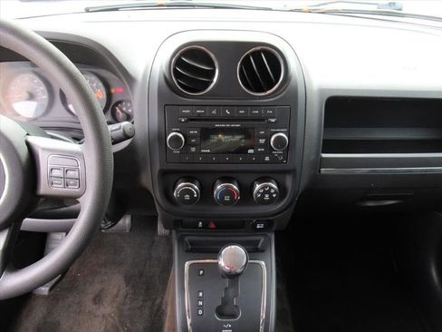 Used 2017 Jeep Patriot Sport image 19