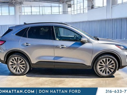 Used 2022 Ford Escape Titanium image 33