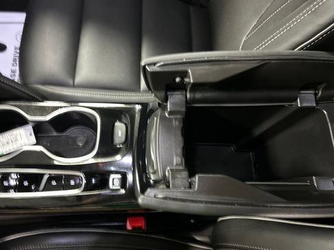 Used 2023 Buick Envision Essence FWD image 19