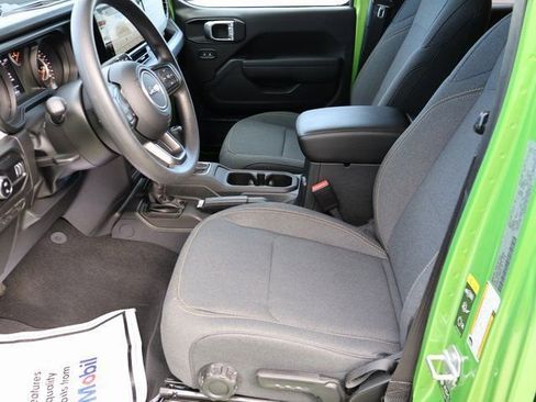 Used 2025 Jeep Gladiator Sport AWD/4WD image 19