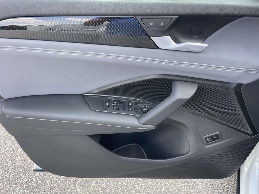 New 2026 Volkswagen Tiguan SE R-Line FWD image 38