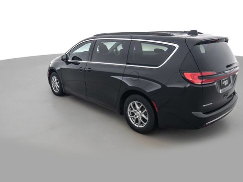 Used 2021 Chrysler Pacifica Touring FWD image 7