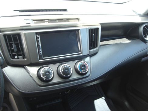 Used 2015 Toyota RAV4 LE FWD image 8