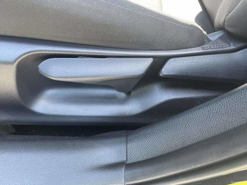 Used 2022 Toyota Corolla LE FWD image 16