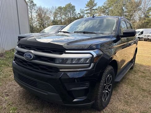 Used 2024 Ford Expedition XLT image 14