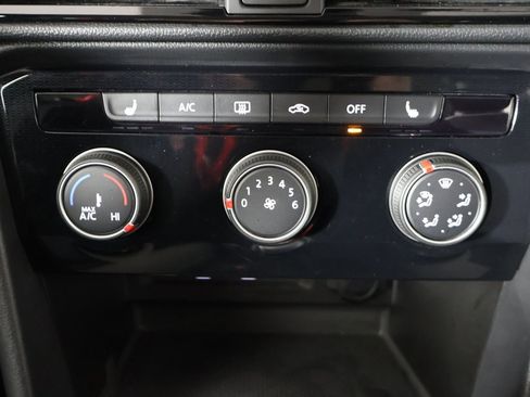 Used 2025 Volkswagen Taos S image 43