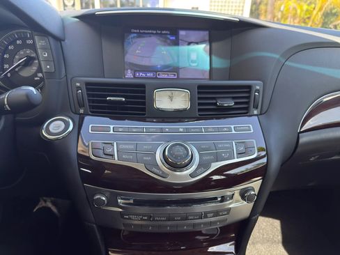 Used 2015 INFINITI Q70 3.7 RWD image 11