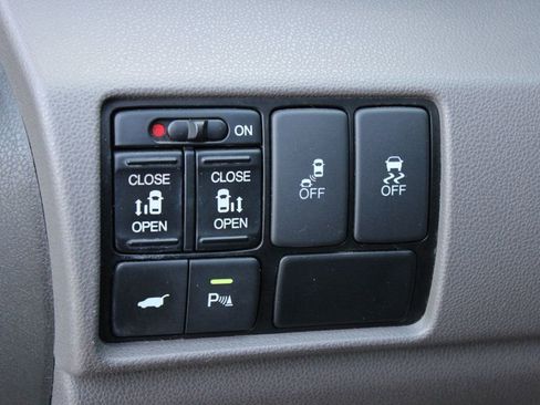 Used 2013 Honda Odyssey Touring Elite image 17