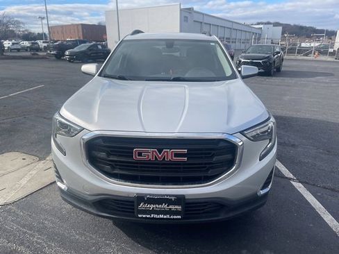 Used 2018 GMC Terrain SLE w/ Driver Convenience Package image 2