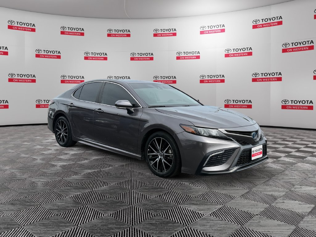 Certified 2022 Toyota Camry SE w/ Cold Weather Package FWD image 3