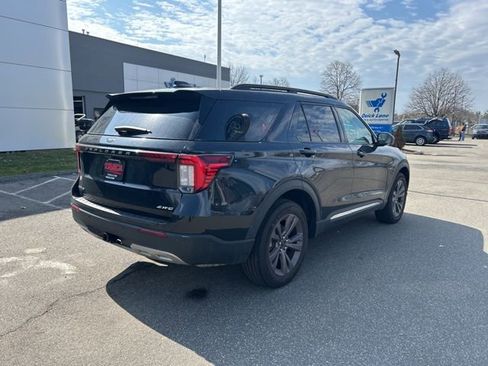 Used 2025 Ford Explorer Active w/ Active Comfort Package image 7