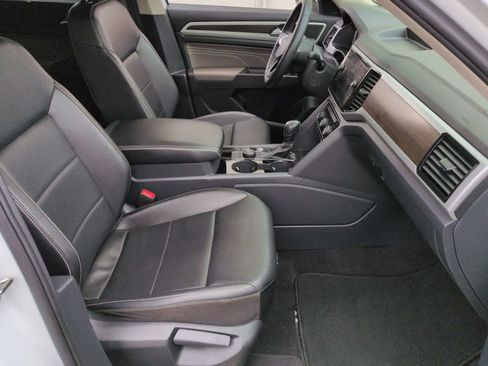 Certified 2022 Volkswagen Atlas SE w/ Black Wheel Package image 21
