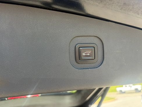 Used 2016 Chevrolet Equinox LTZ w/ Enhanced Convenience Package FWD image 30