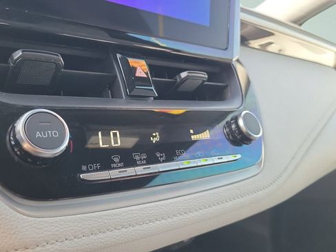 Used 2025 Toyota Corolla SE FWD image 23