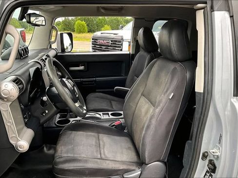 Used 2014 Toyota FJ Cruiser 4WD w/ Convenience Package image 21