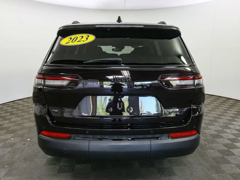 Used 2023 Jeep Grand Cherokee L Limited w/ Black Appearance Package AWD/4WD image 9