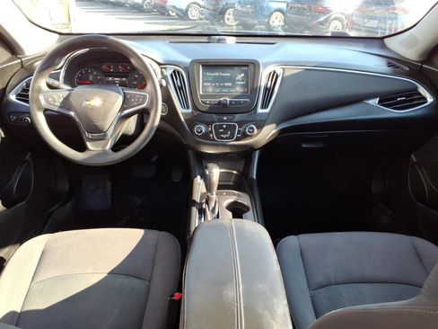 Used 2017 Chevrolet Malibu LT FWD image 7