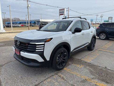 New 2026 Nissan Kicks SR image 8