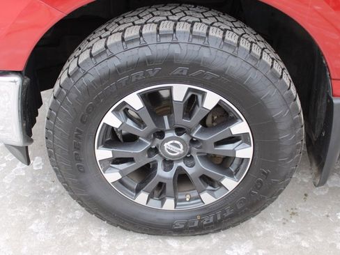 Used 2017 Nissan Titan SV image 12