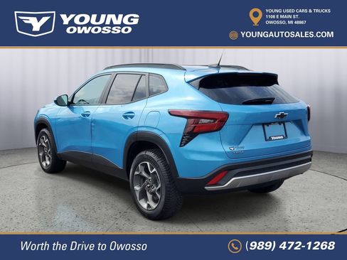 Used 2025 Chevrolet Trax LT w/ Driver Confidence Package FWD image 4