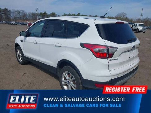 Used 2017 Ford Escape SE image 6