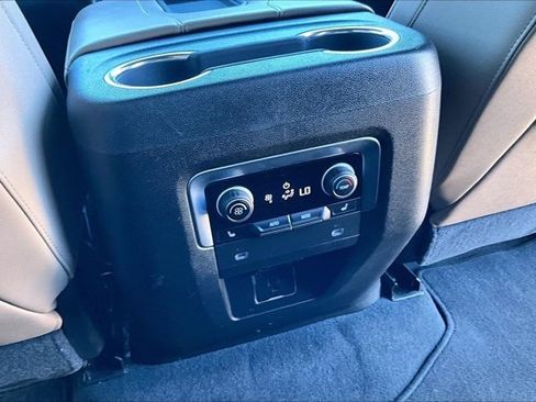 Used 2021 Chevrolet Tahoe Premier w/ Premium Package AWD/4WD image 15