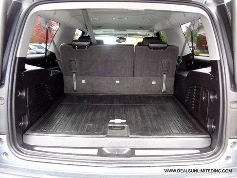 Used 2020 Chevrolet Suburban LT image 25