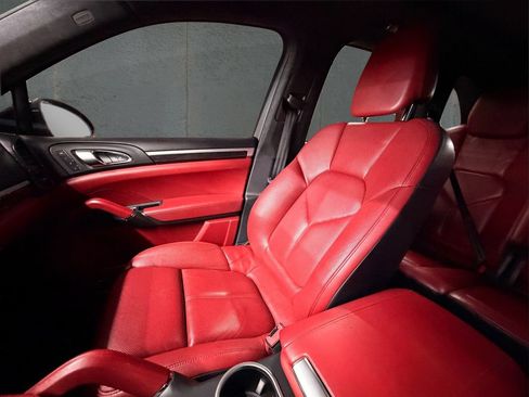 Used 2014 Porsche Cayenne GTS AWD/4WD image 29
