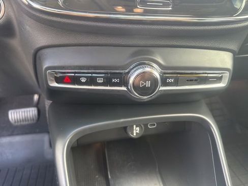 Used 2023 Volvo XC40 B5 Plus w/ Climate Package AWD/4WD image 18