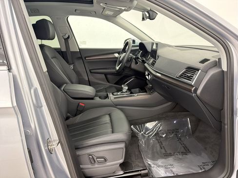 Used 2023 Audi Q5 Premium w/ Convenience Package image 26