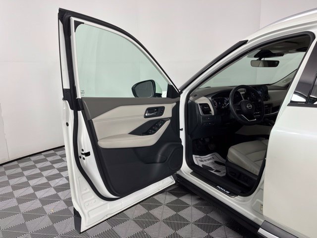Used 2023 Nissan Rogue SL w/ SL Premium Package AWD/4WD image 18