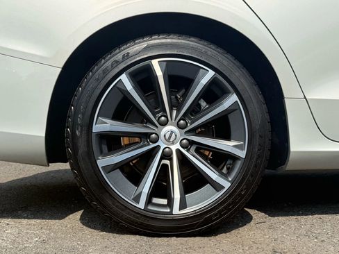 Used 2022 Volvo S60 B5 Momentum image 31