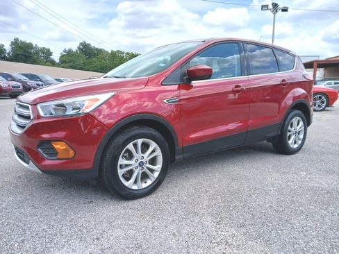 Used 2019 Ford Escape SE image 3