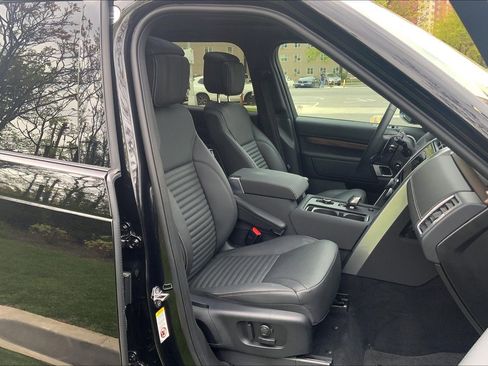 Certified 2025 Land Rover Discovery Dynamic SE AWD/4WD image 8