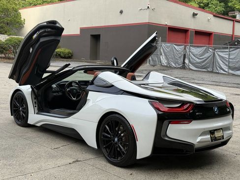 Used 2019 BMW i8 Roadster AWD/4WD image 2