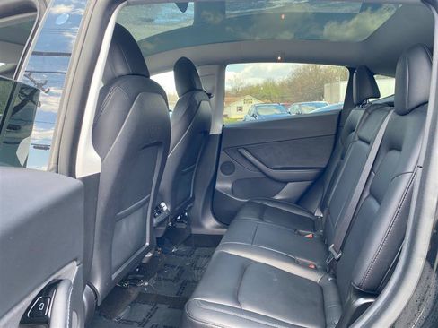 Used 2025 Tesla Model Y Long Range RWD image 12