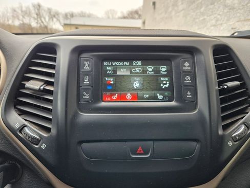 Used 2017 Jeep Cherokee Sport AWD/4WD image 24