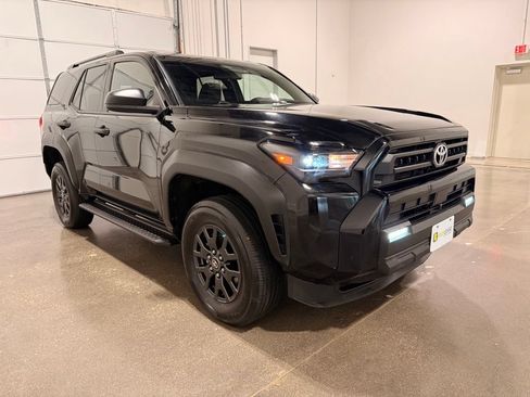 Used 2025 Toyota 4Runner SR5 AWD/4WD image 3