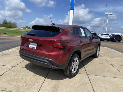 Used 2024 Chevrolet Trax LS FWD image 11