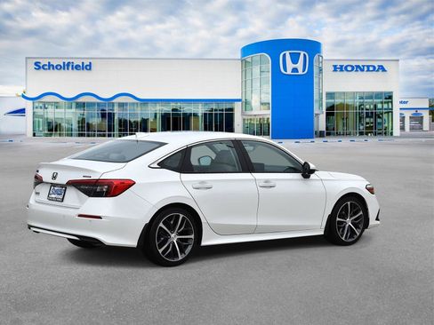 Used 2024 Honda Civic Touring image 3