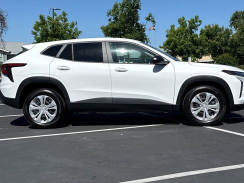 Used 2025 Chevrolet Trax LS FWD image 8