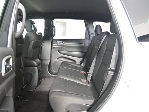 Used 2018 Jeep Grand Cherokee Laredo AWD/4WD image 17