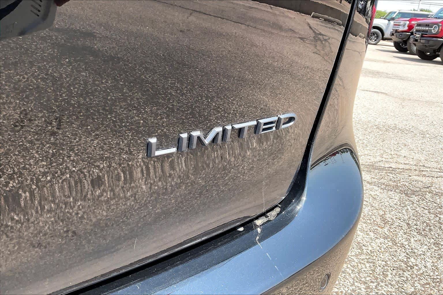 Used 2025 Chrysler Pacifica Limited FWD image 10