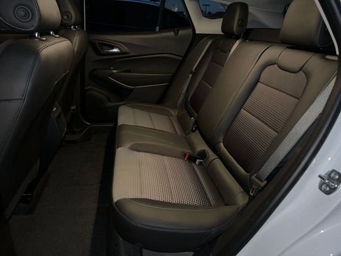 Used 2025 Chevrolet Trax LT image 36