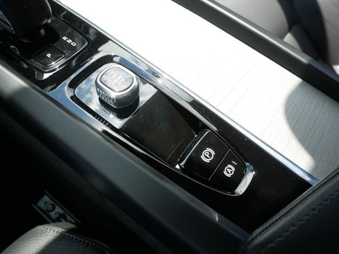 Certified 2025 Volvo XC60 B5 Plus AWD/4WD image 18