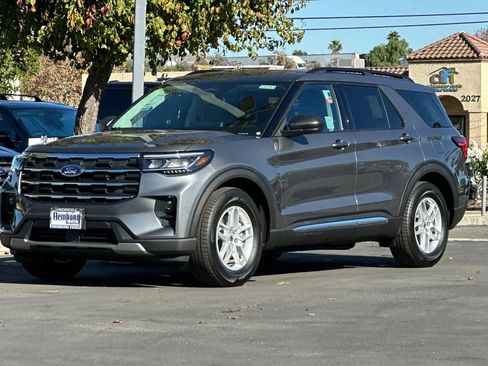 New 2025 Ford Explorer Active w/ Active Comfort Package image 8
