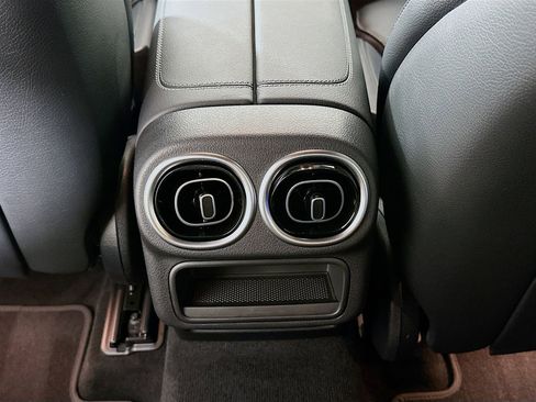 Used 2026 Mercedes-Benz GLC 300 image 27