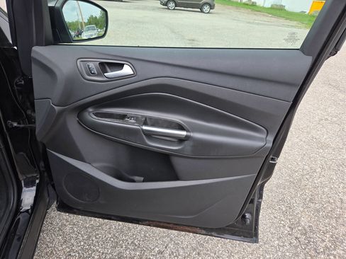 Used 2017 Ford Escape SE w/ Equipment Group 201A FWD image 21