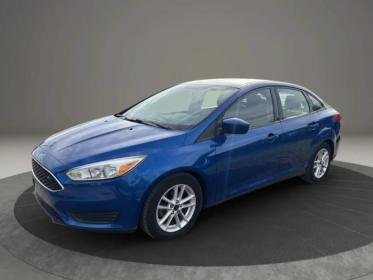 Used 2018 Ford Focus SE FWD image 1